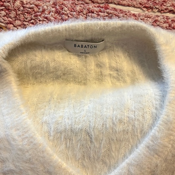 ARITZIA~BABATON~”ULLMAN” Fuzzy V-Neck Sweater - Picture 6 of 6